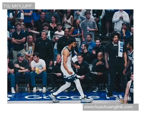 独行侠惨遭活塞逆转，唐斯神奇空翻得分：惊心动魄的NBA之夜